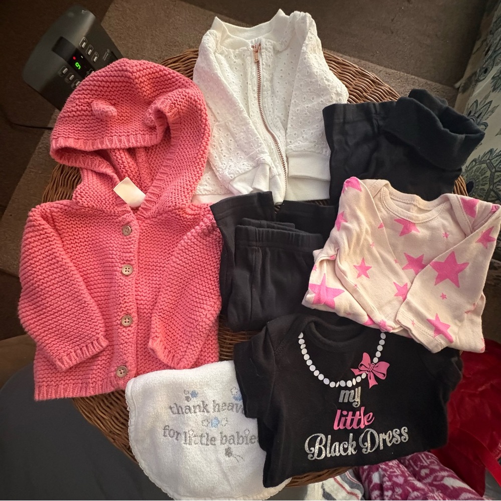 19 Piece Bundle of Newborn and 0-3 Baby Girl Clothing - Picture 3 of 16